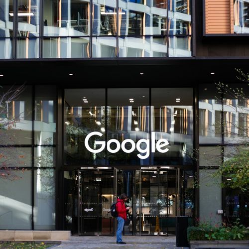 Google lets all its engineers use Anthropic's Claude as Gemini trails on coding