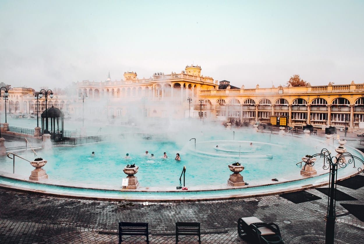 Türk Gencinin Hafife Aldığı o Tatil: Termal Havuz Keyfi