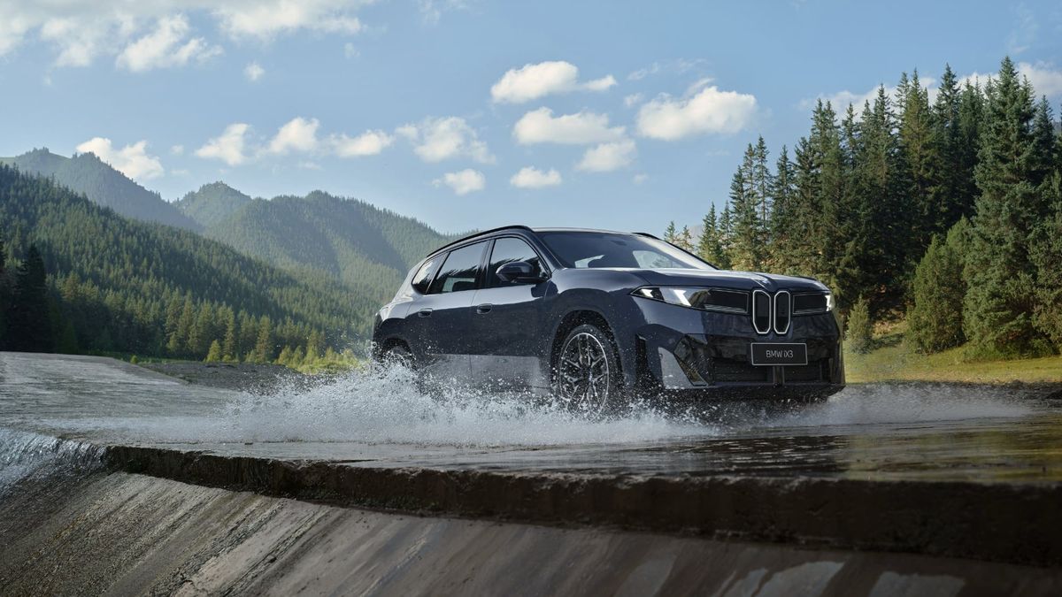 The BMW iX3 L Gets Chinese Buyers’ Attention, but a Long Conversion Window Puts Reservations at Risk