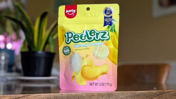 Bag of Peelerz Banana on a table.