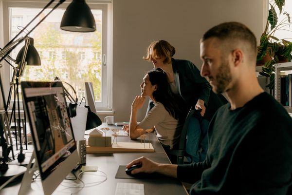 How to Manage When Co-Workers Don't Pitch In