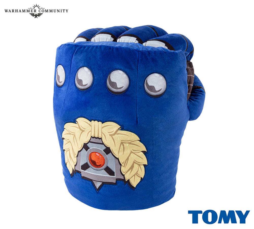 A photo of the plushie Space Marine power fist being released by Tomy. It's in Ultramarines colours, unfortunately.