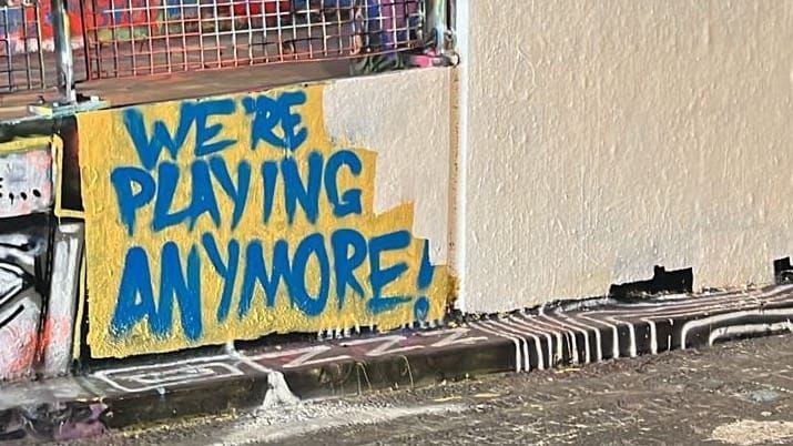 Draughts workers celebrated a unanimous strike vote with a rally and a police visit [Update]