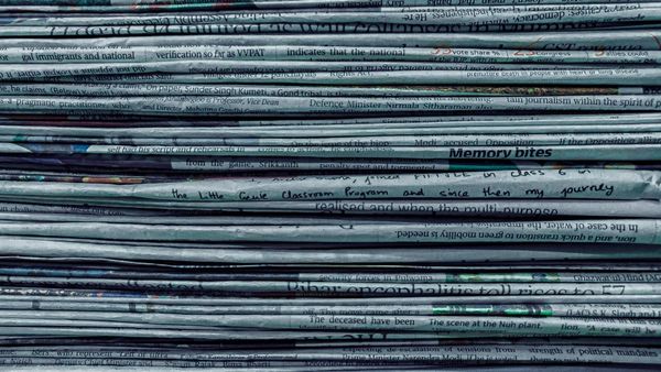 How does tabletop journalism function today?