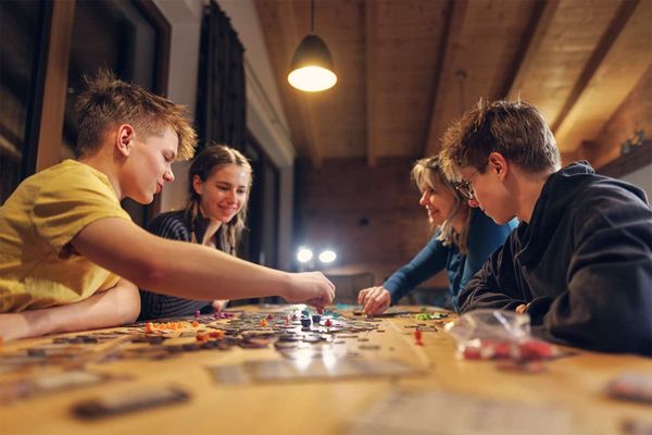 How Storytelling Games Connect Parents With Their Kids