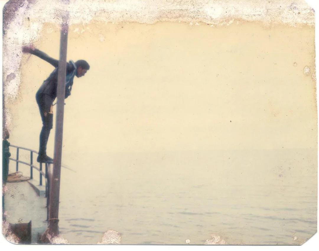 A member of the Sea Tigers’ specialized underwater unit, the “Sulojan Neeradi Neecchal Pirivu” (Sulojan Underwater Swimming Unit), undergoes training.