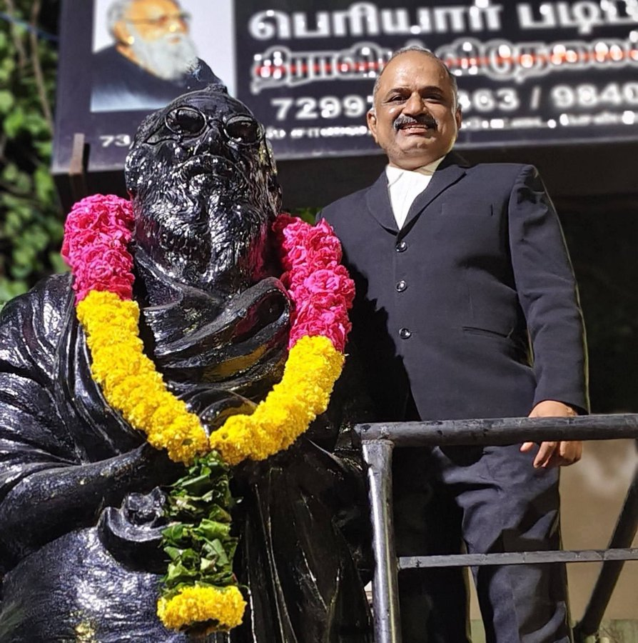 A.G. Perarivalan, recently enrolled as an advocate, paying tribute at the statue of social reformer Periyar E.V. Ramasamy in Chennai after his registration with the Bar Council of Tamil Nadu and Puducherry.