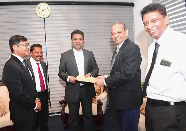 Officials from Sri Lanka’s National Authority on Tobacco and Alcohol presenting a generational tobacco control proposal to Health Minister Dr. Nalinda Jayatissa in Colombo.