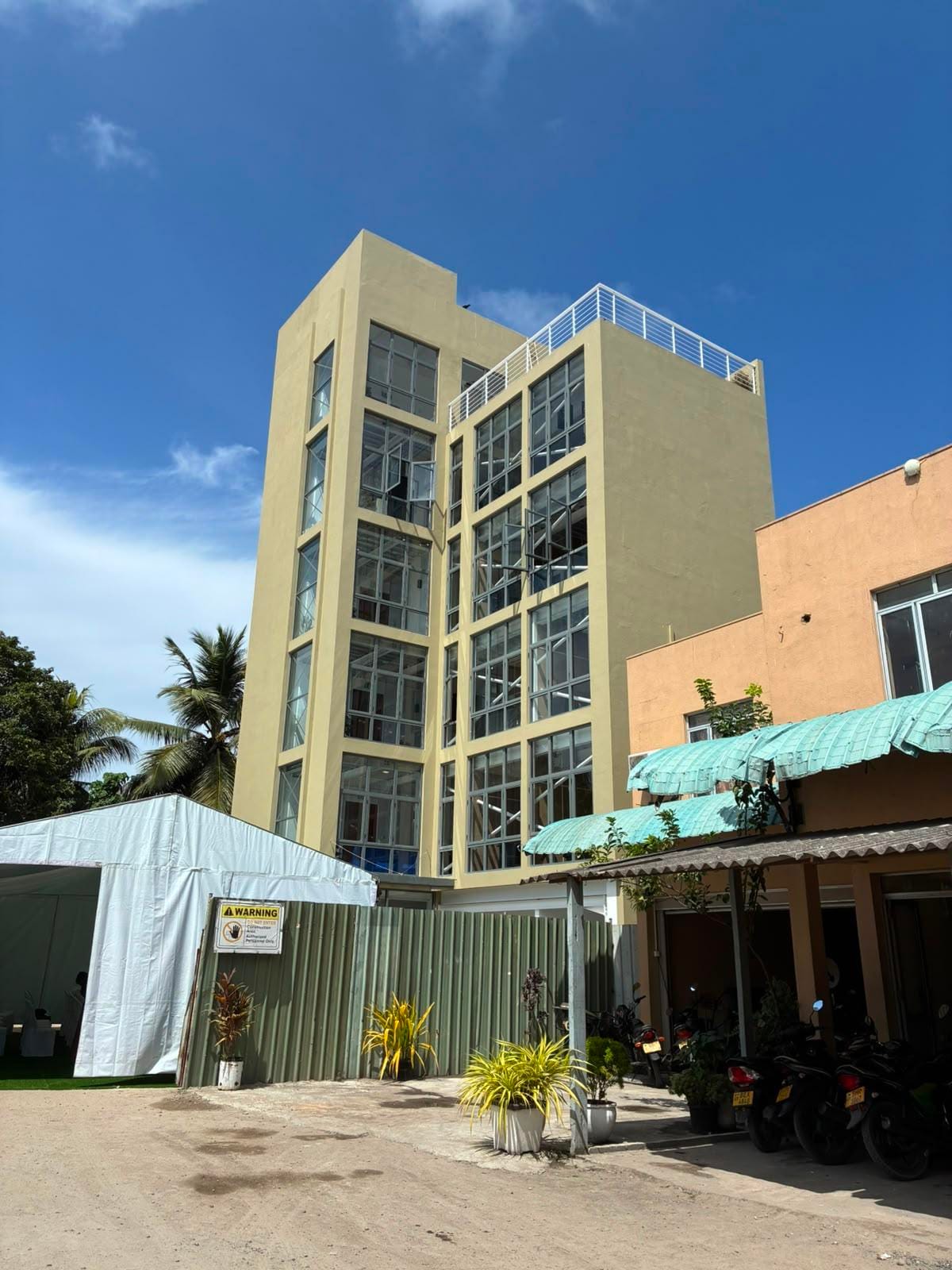 The newly constructed Port Health Office at the Port of Colombo, funded by the Government of Japan and implemented by the International Organization for Migration, will strengthen Sri Lanka's capacity to screen vessels, monitor infectious diseases and respond to public health emergencies at the country's busiest seaport.