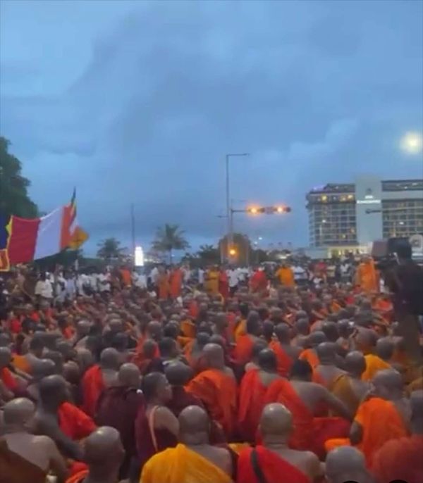 Monks Vow to Stay Outside Presidential Secretariat Until Gnanasara Is Freed