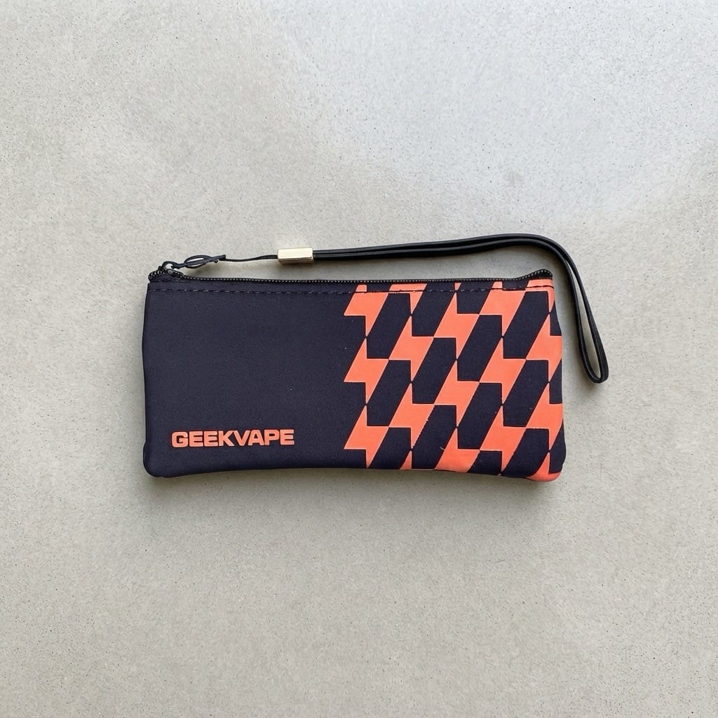 Housse noire et orange Geekvape incluse dans le Lucky Bag Le Petit Vapoteur