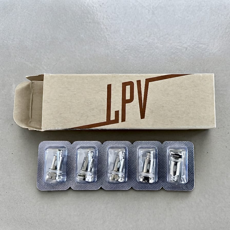 Boîte LPV ouverte avec blister de cinq résistances pour First Plus.