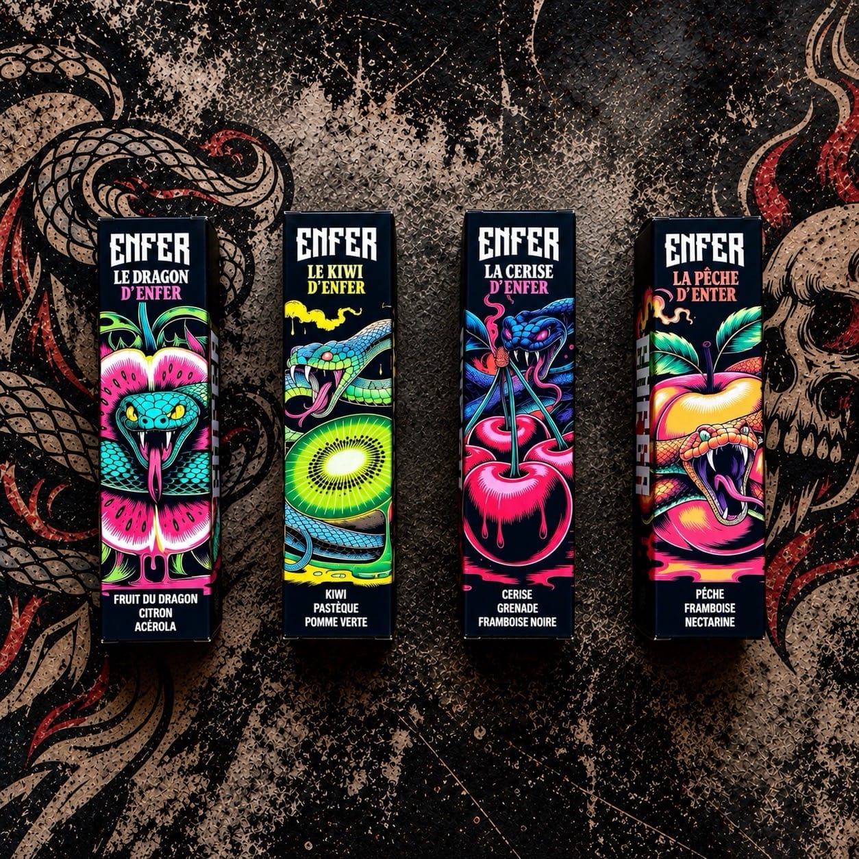 Les quatre e-liquides Fruits d'Enfer de Vape 47, Dragon, Kiwi, Cerise et Pêche, alignés devant un décor graphique de serpents.