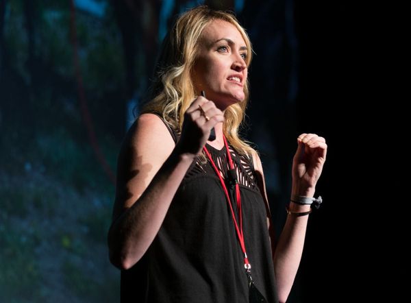 Photo of Heather Armstrong on stage