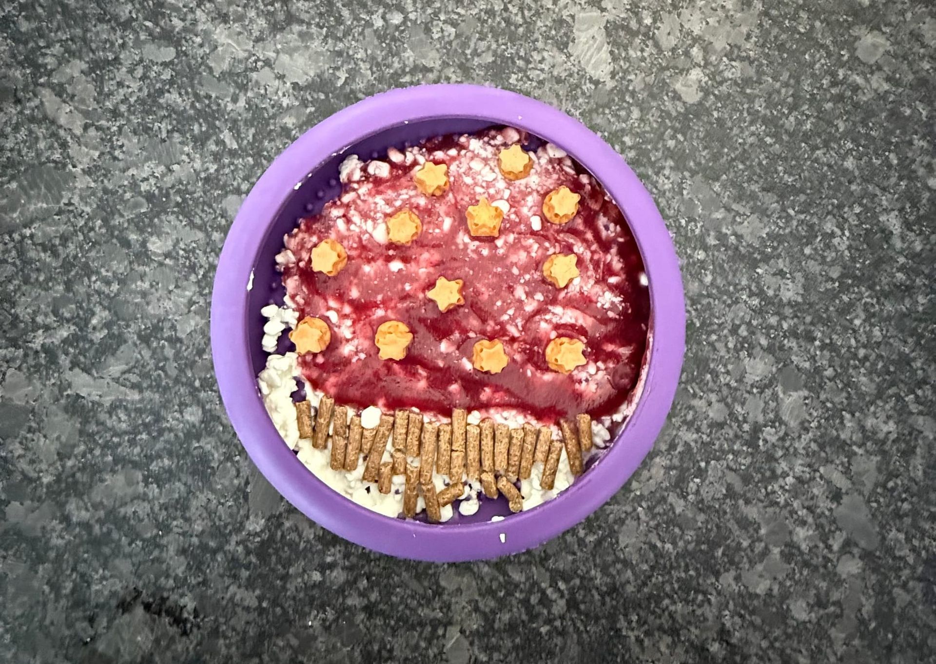 Ich glaube, ich habe ein neues Hobby gefunden: Den Hundenapf lecker gestalten!