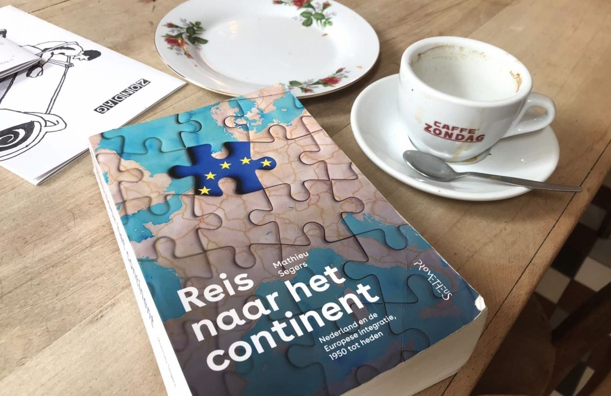Mathieu Segers’ book Reis naar het Continent beside a Café Zondag espresso cup in Maastricht.