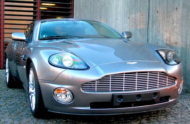 Aston Martin v12 Vanquish