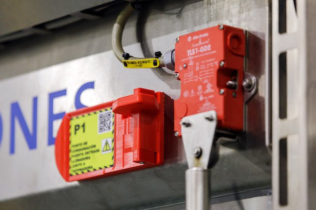 3D printed safety lock preventing machines from starting up during maintenance