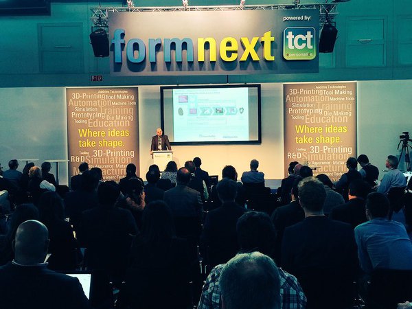Kristian Arntz on stage at formnext 2015