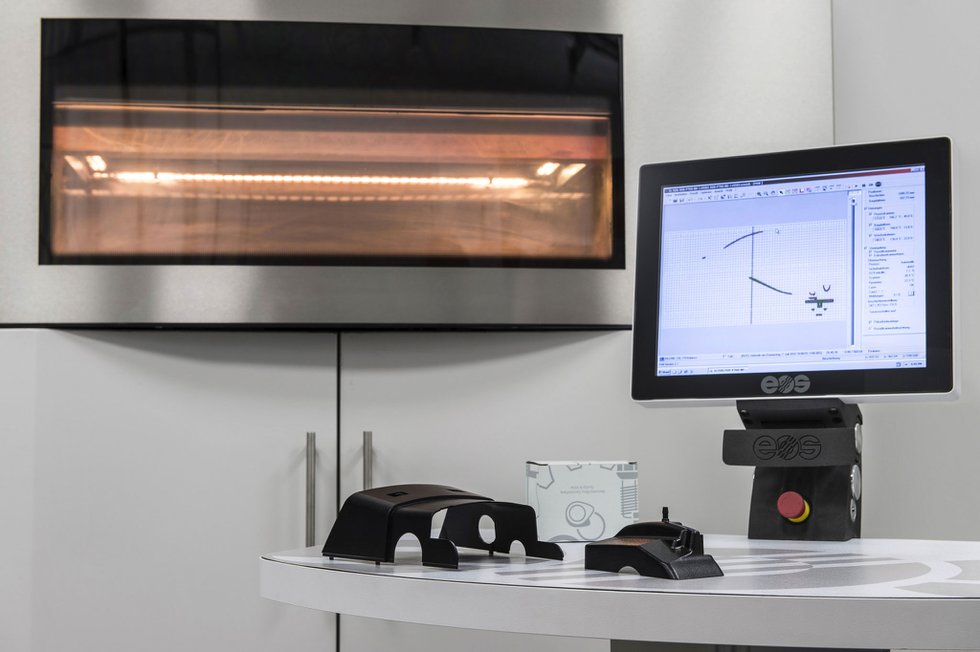 Mercedes-Benz trucks 3D printing spare parts on EOS