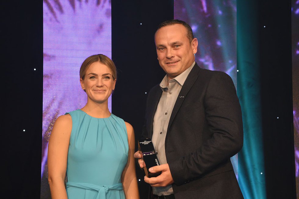 Carbon - Consumer Pro.jpg