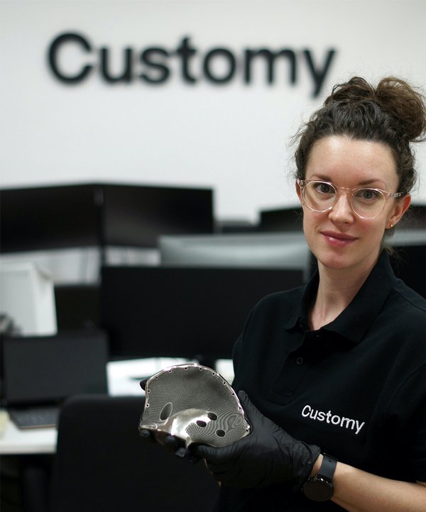 Ewa Waliczek, Customy Co-founder