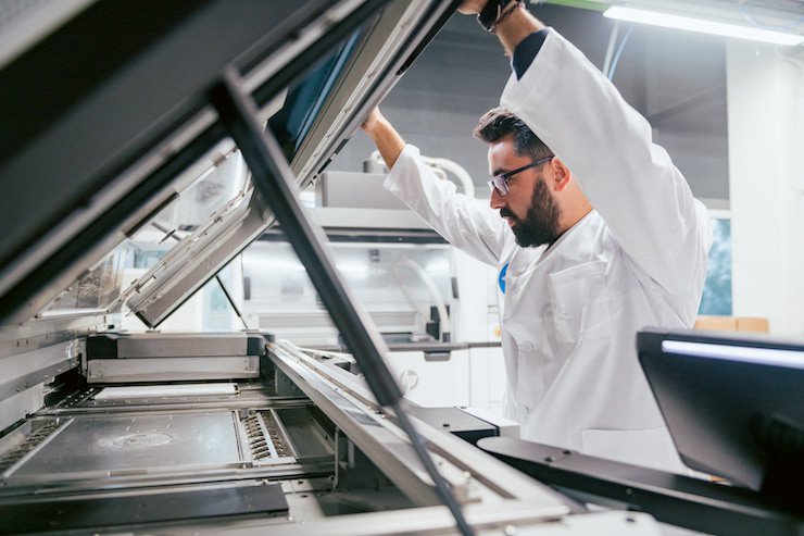 Page 53 HP JF 5200 3D Printer - lid open - Credit to HP.jpg