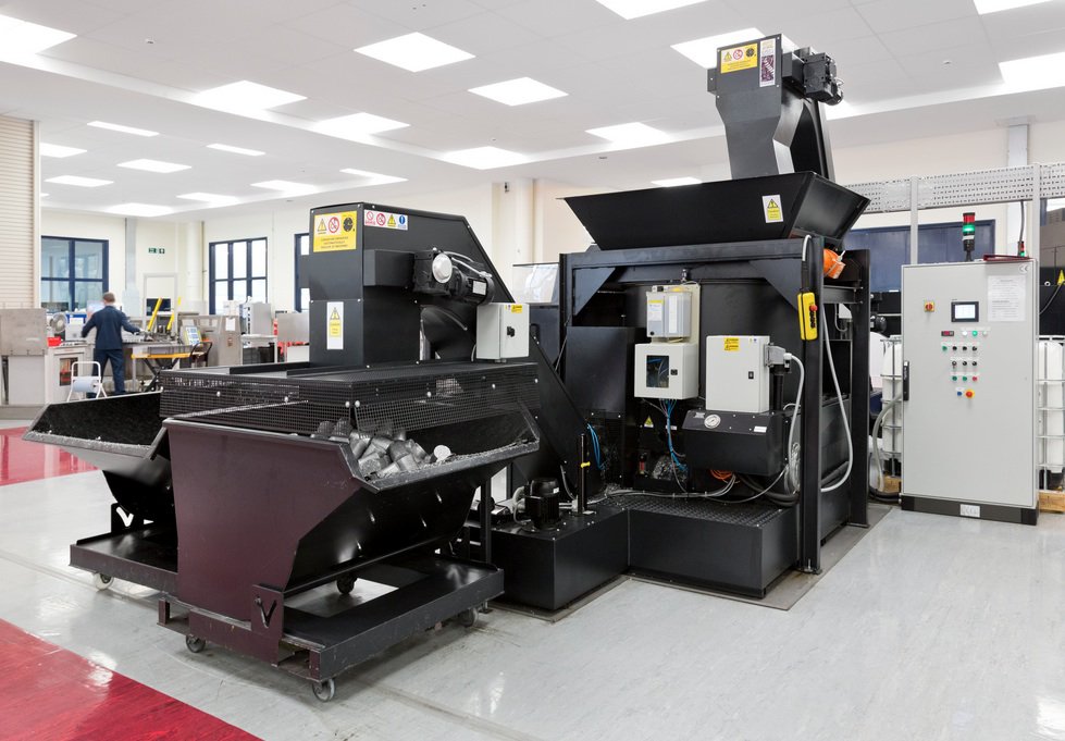 Briquetting system for recycling aluminium waste