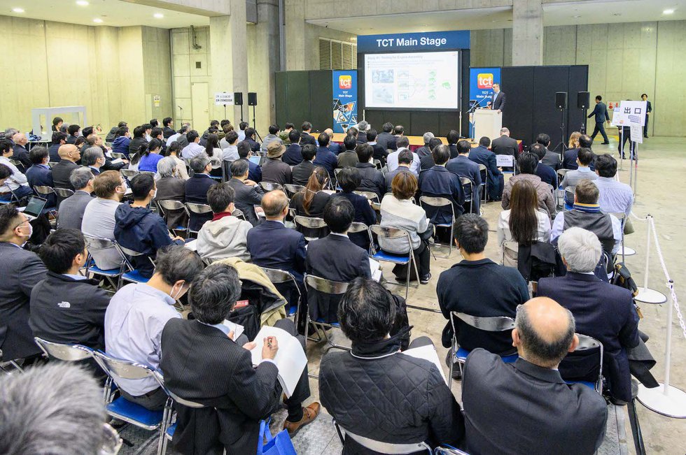 Dr. Nanzhu Zhao at Nissan on stage at TCT Japan
