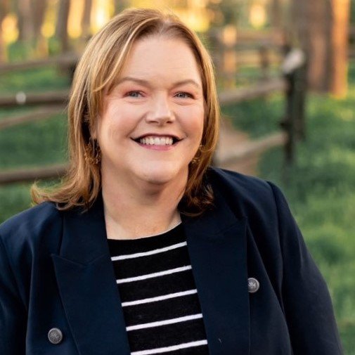 Janet Dickinson Headshot.jpg