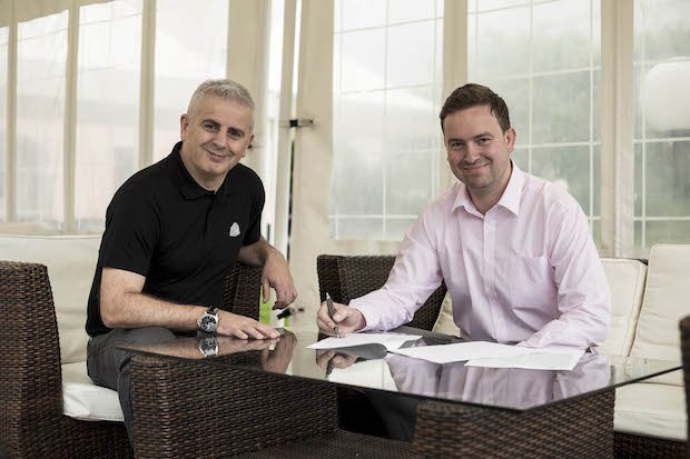 HK3D Steven Wilcox (Right) signing agreement with 3D Systems.jpg