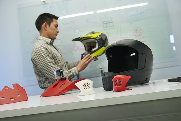 Stratasys_Motorcycle Helmets produced by Ctr for Advanced Design are tested for design validation.jpg Stratasys_Motorcycle Helmets produced by Ctr for Advanced Design are tested for design validation.jpg
