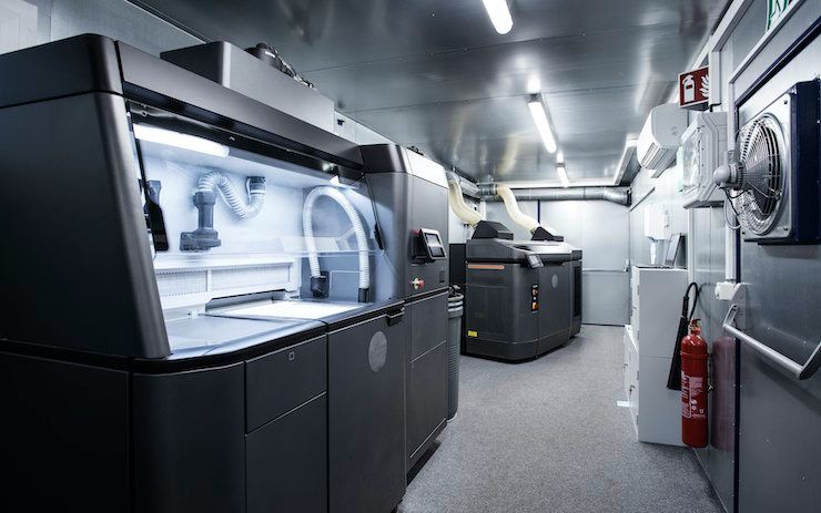 Inside the Daimler Buses mobile 3D printing centre. - Daimler