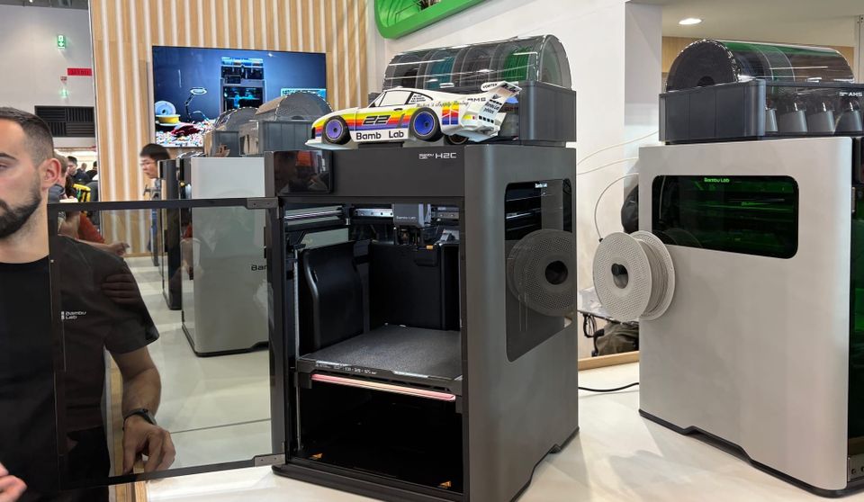 A closer look at Bambu Lab H2C multi-material 3D printer