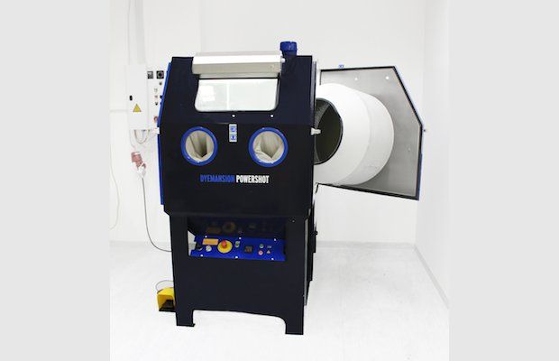 DyeMansion Powershot blasting system.