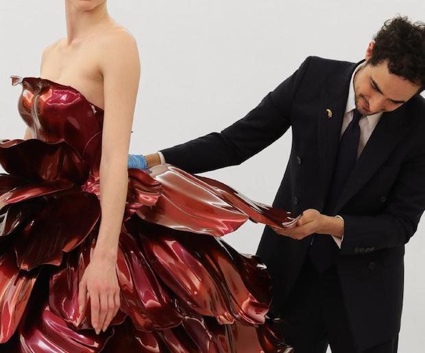 Zac Posen x GE Additive x Protolabs rose gown featuring 21 unique 3D printed petals. - General Electric / Twitter