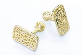 Earing      Laser sintering is commonly used in jewellery-making today.