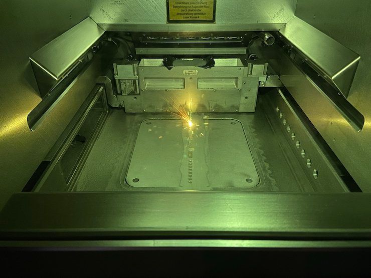 The steel alloy being printed at Paderborn University - Paderborn University
