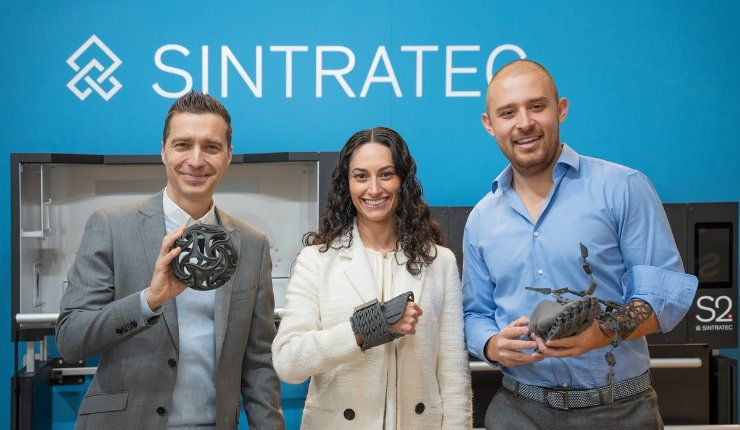 From left to right: Gabor Koppanyi (Head of Marketing and Sales Sintratec), Tania Herrera (Packaging Segment Manager, Sun Digital Additive Divison), Ricardo del Castillo (Innovation Manage...