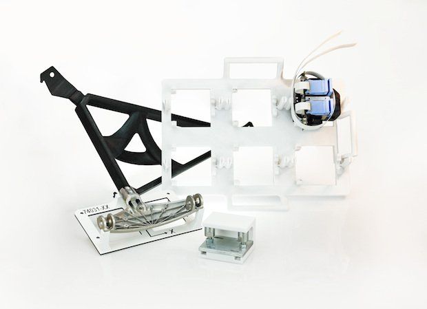 Custom manufacturing tools 3D printed in ASA, PC and new Nylon 6 thermoplastic.
