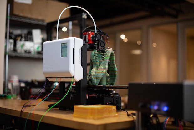 The Palette 2 hooked up to a Makergear M3 3D printer.      The Palette 2 hooked up to a Makergear M3 3D printer. - Mosaic Manufacturing