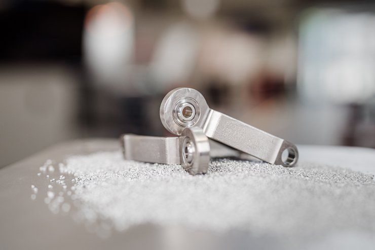 The 3D printed A-Link part inserted into an IAE V2500's anti-icing system. - Lufthansa Technik AG | Photographer: Jan Brandes