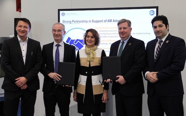 From left to right: Gregor Reischle, Head of Additive Maufacturing at TÜV SÜD, Holger Lindner, CEO Product Service at TÜV SÜD, Patricia Lacina, Consul General at the U.S. Consulate in ...