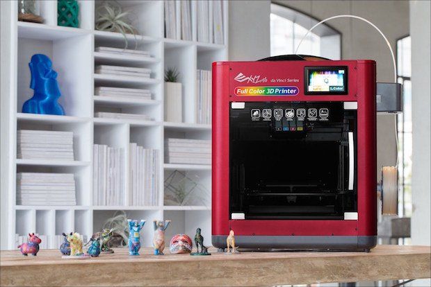 XYZprinting_da_Vinci_Color      The da Vinci Color alongside a series of 3D printed models produced on the machine. - Hand-out XYZprinting