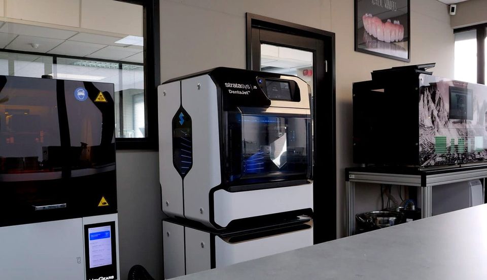Bant Dental installs Stratasys J5 DentaJet to produce dentures, surgical guides and models