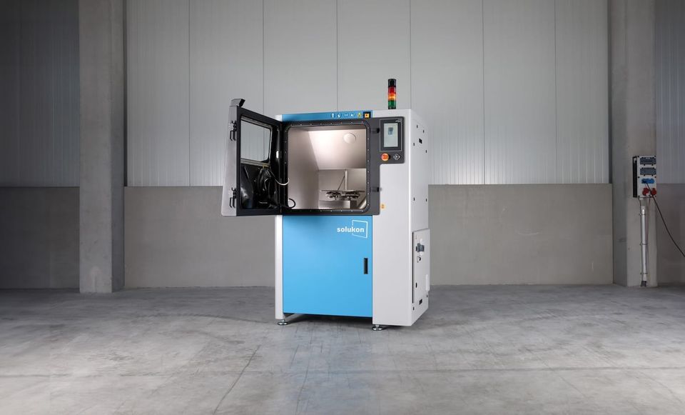 Solukon to debut EOS M4 ONYX edition compact depowdering system