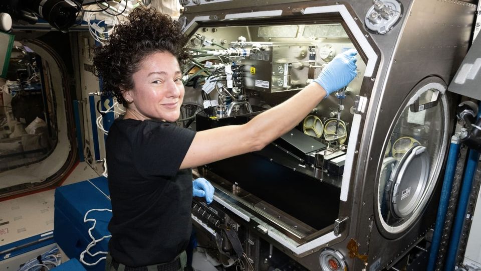 ISS research effort to explore role of non-gravitational transport phenomena on the melting dynamics of 3D printed metal particles