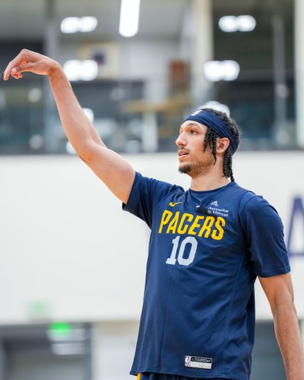 Pacers Sign Kendall Brown