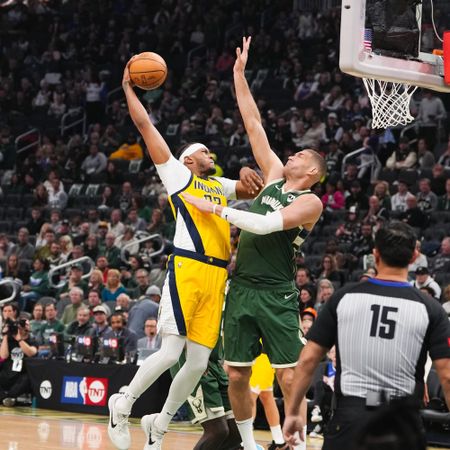 Round 1, Game 1: Bucks vs Pacers