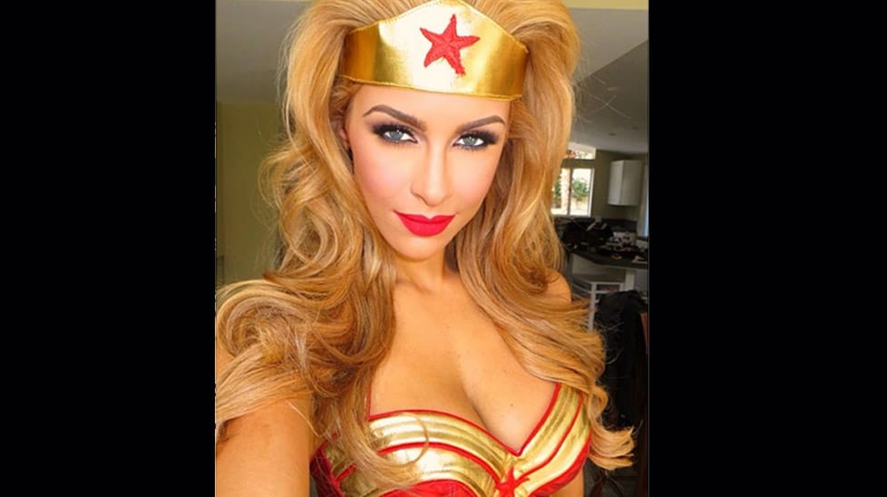 Ellie Gonsalves Wonder Woman Selfie